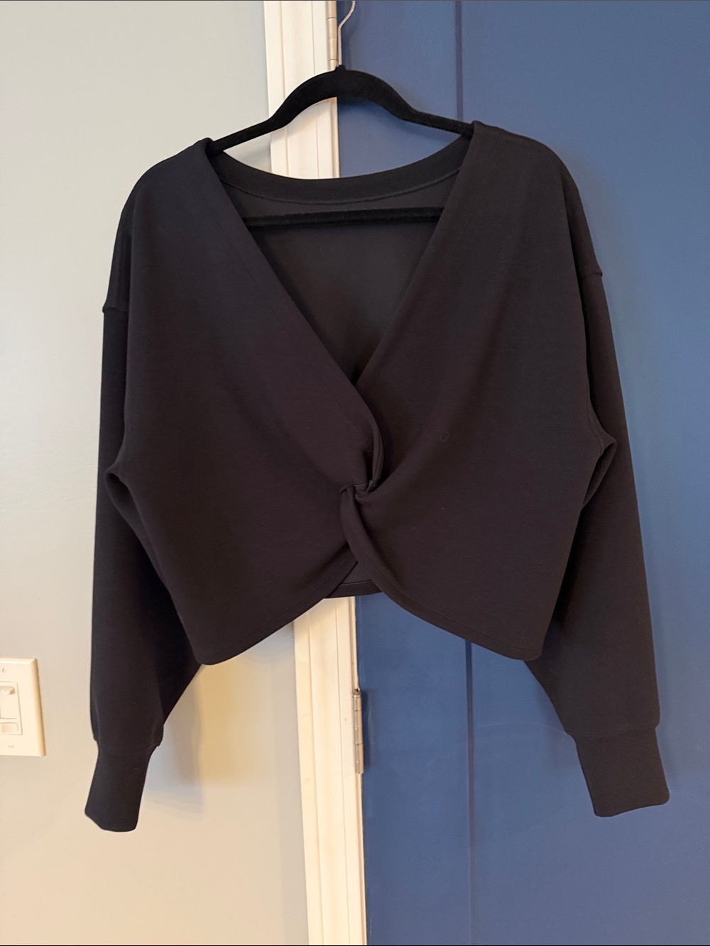 lululemon Black Twist-Front Cropped Sweatshirt reversible 8 fits 10 oversized